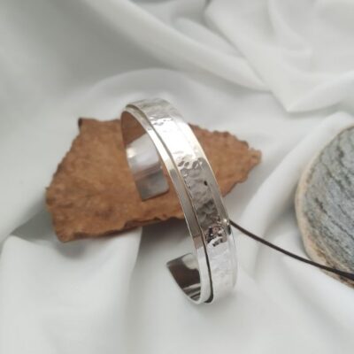 Hammered bracelet