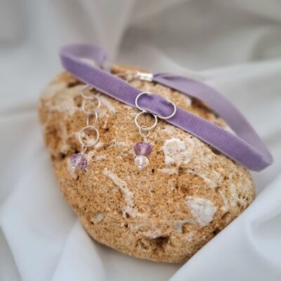 Lila choker