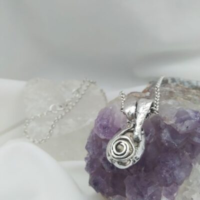 Reticulated necklace