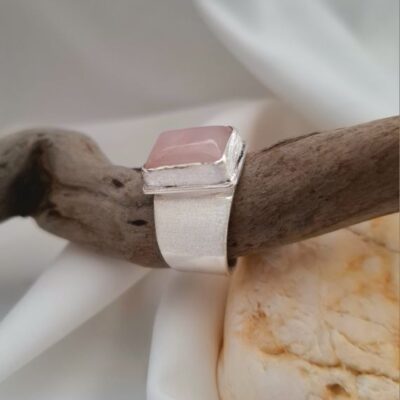 Ring with pink Quartz- ασημένιο χειροποίητο δαχτυλίδι με ροζ χαλαζία