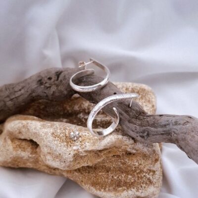 Silent Grace-Καρφωτά χειροποίητα σκουλαρίκια από ασήμι 925