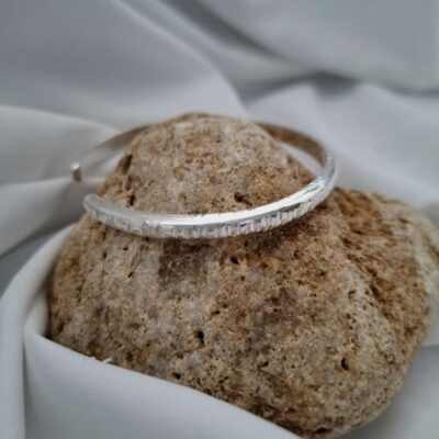 Silent Grace cuff-χειροποίητο ασημένιο σφυρήλατο βραχιόλι