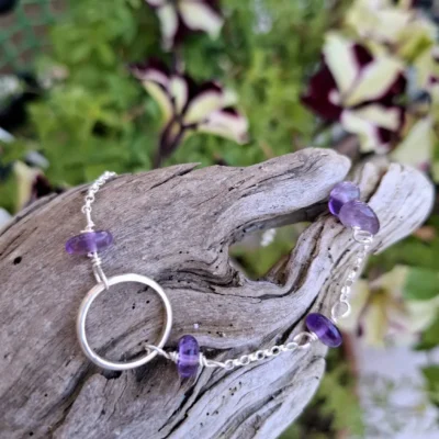 Amethyst summer bracelet- χειροποίητο ασημένιο  βραχιόλι με αμέθυστο και αλυσίδα.