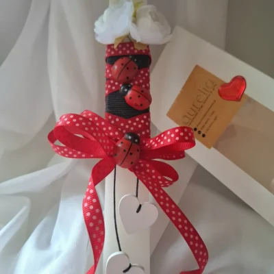 Λαμπάδα χειροποίητη αρωματική με πασχαλίτσες νο 15